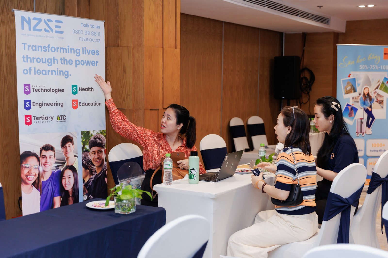 Học sinh được tư vấn trực tiếp tại bàn MSO New Zealand Connection Fair 2026 với các trường