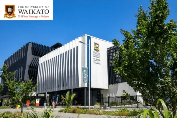 Phía trước tòa nhà Uni of Wakaito